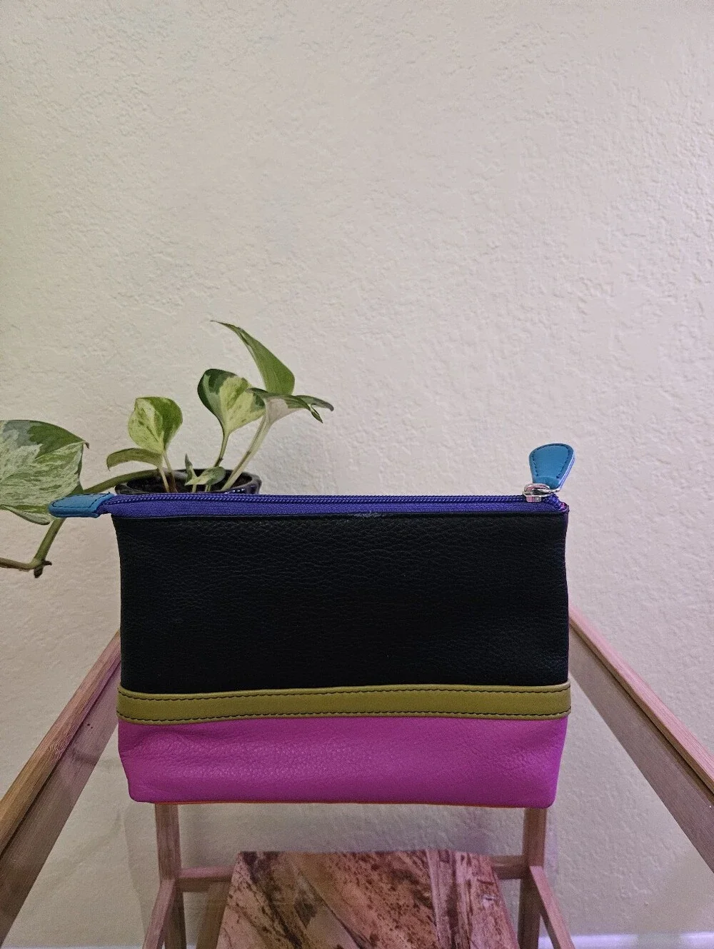 Ili New York Pink, black and Olive leather accessory bag